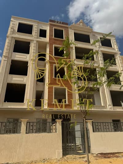 Prime 210 m² apartment, directly in front of Mivida on South 90 Street, immediate delivery.