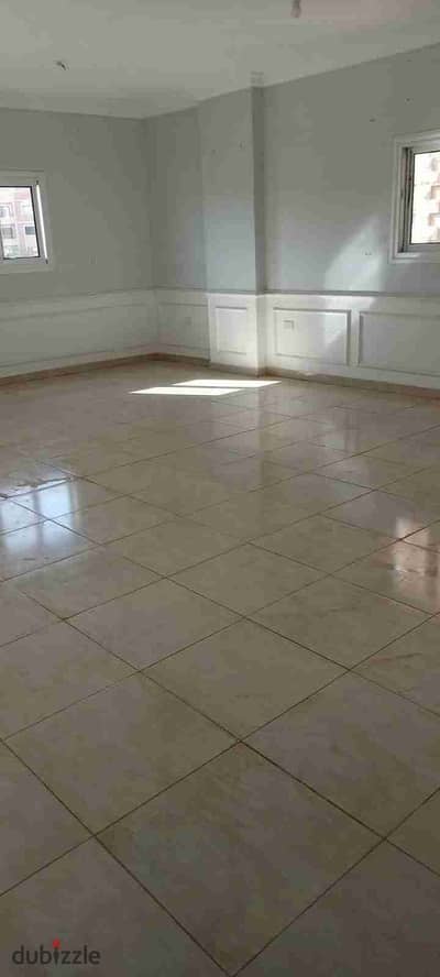 Seventh District apartment suitable for residence or administration in Sheikh Zayed