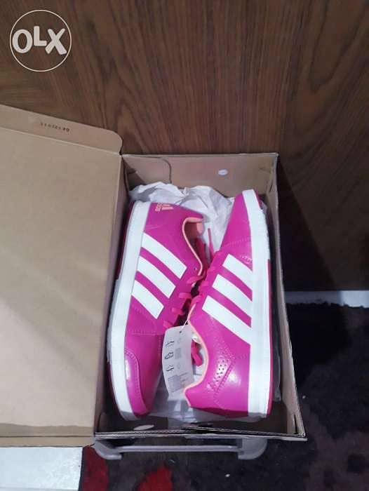 Adidas women's sneakers with box from outside 2