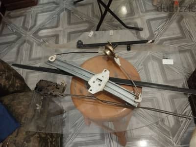يوجد طقم قواعد بالموتور   الابواب الأربعة لانوس 2+ زجاج ل ٤ ابواب