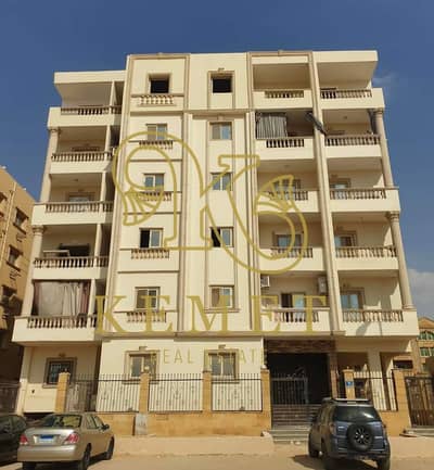 شقه 130م بلوكيشن مميز استلام فوري فيو مفتوح اسانسير شغال وعماره ساكنه دور اخير معزول مائي وحراري