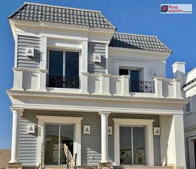 Townhouse villa with garden, immediate delivery fully finished in the best location in October Mountain View 4 next to Juhayna Square Mall of Arabia