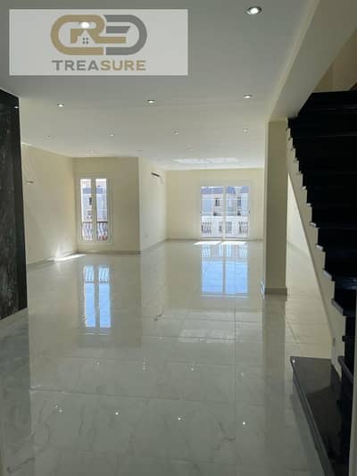 Semi furnished i Villa roof type A in Mountain View Hyde Park