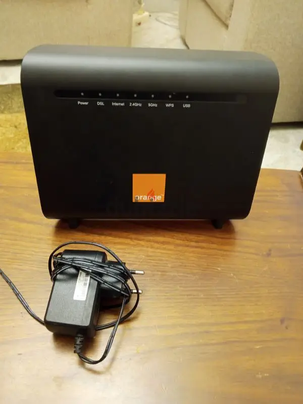 Nuevo router, usado dos meses, con todos sus accesorios y su caja original