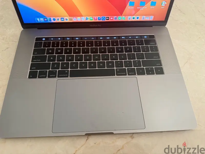 MacBook Pro Core i7, 16 GB de RAM, 2017, pantalla de 15 pulgadas con Touch Bar