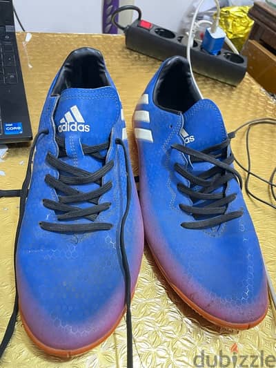 كوتشي اديدس adidas اصلي من هولندا مقاس 40-41
