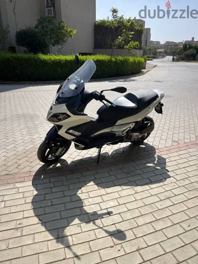 Aprilia SR Max 300