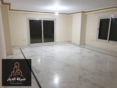 مكتب بأجمل تفرعات شارع الدقى للإيجار