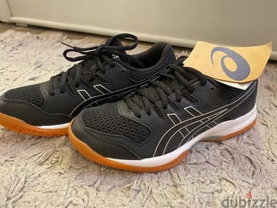 asics shoe new with label size 37.5