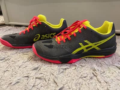 asics shoe new with label size 39