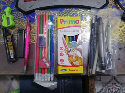 أدوات مكتبية وأدوات رسم هندسي