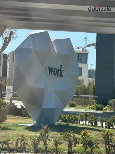 مقر إدارى بالHeart Work التابع لمونتن فيو اى سيتى مساحة 205 متر للبيع