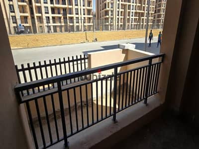 Ground floor apartment with garden for sale in Taj City Compound