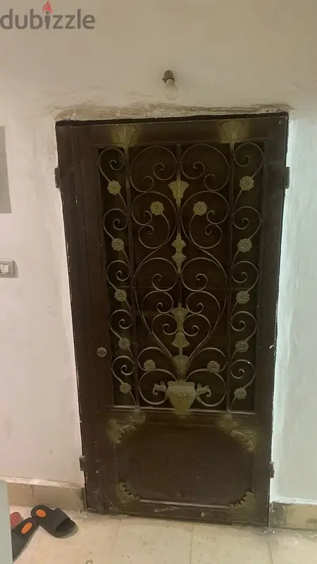 باب شقه حديد ممتاز للبيع مستعمل السويس