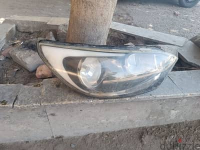 فانوس أمامي يمين ريو هاتشباك أصلي بحالة جيدة جدا
