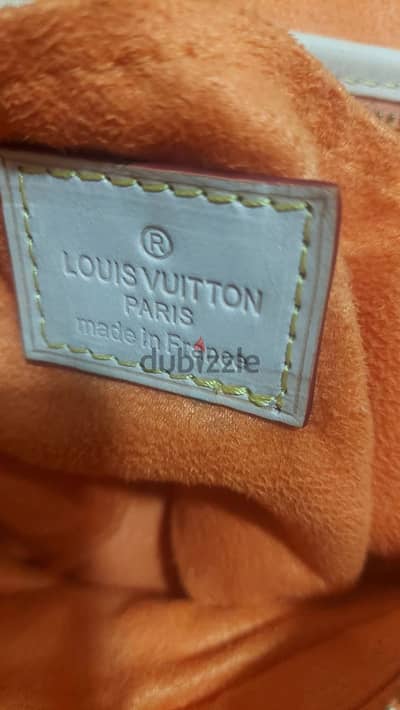 شنطه جديده Louis Vuitton  simi original باقل من نص سعرها