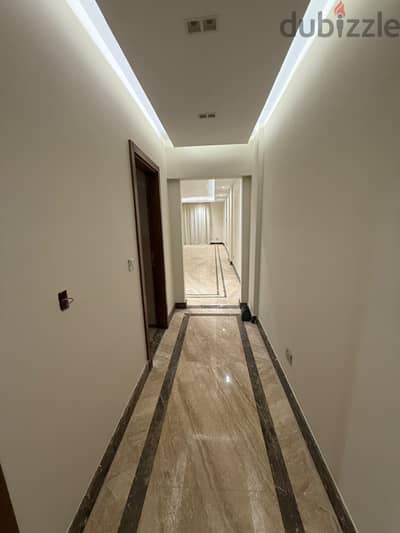 Luxury Ground Apartment-Private Garden– Galleria Golden Square