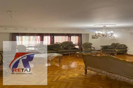 Apartment for sale in a prime location overlooking the Golden Square garden between Abbas and Makram . Apartment for sale in a prime location overlooking the Golden Square garden between Abbas and Makram .