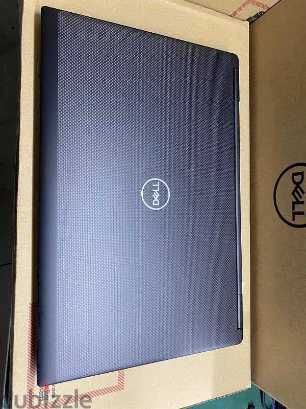 Dell Precision 7740 Workstation 1