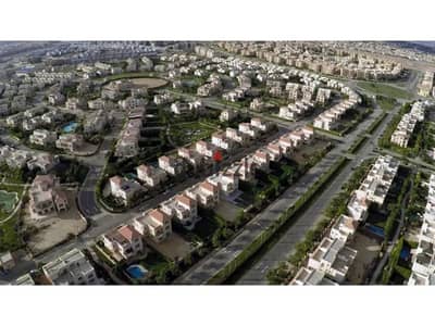 للبيع فيلا توين هاوس مباني 303 متر , ارض 360 متر داخل كمبوند جرينز , درة , الشيخ زايد