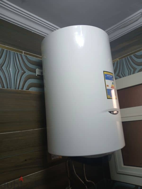 electric Aniston heater 80 liter سخان ديجيتال اريستون كهربت 1