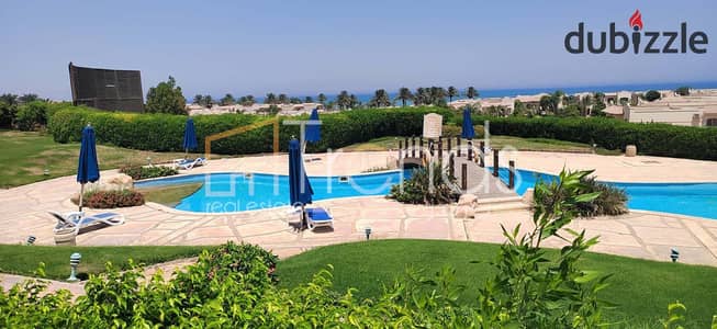 شاليه 120متر (3 غرف نوم) مفروش بالكامل فى لافيستا 5 العين السخنة يطل على البحر وحمام السباحة استلام فوري موقع مميز