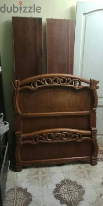 سرير مستعمل بحالة الجديد معه مرتبه قطنية ممتازه