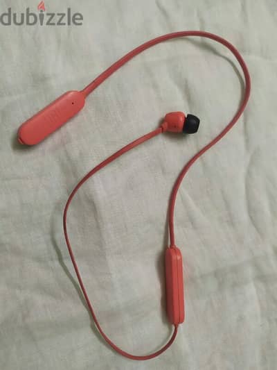 سماعه JBL بلوتوث رقبه الناحية اليمين غير موجودة