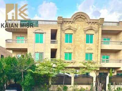 شقة ٢٠٠م متشطبة سوبر لوكس أول سكن بأميز احياء الفيلات إستلام فوري بجوار طريق السويس