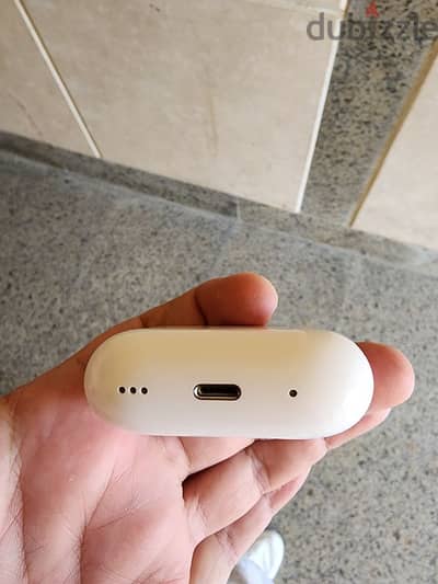 charging case pro 2 كيس الشحن فقط بدون سماعات بحاله الزيروو