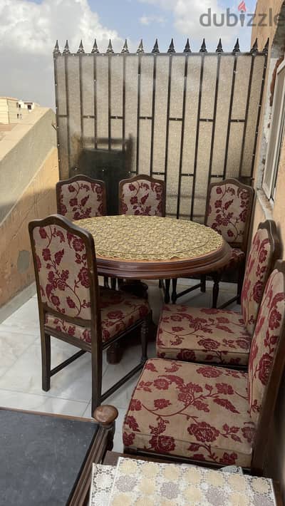 ترابيزة دائرية ترابيزة دائرية