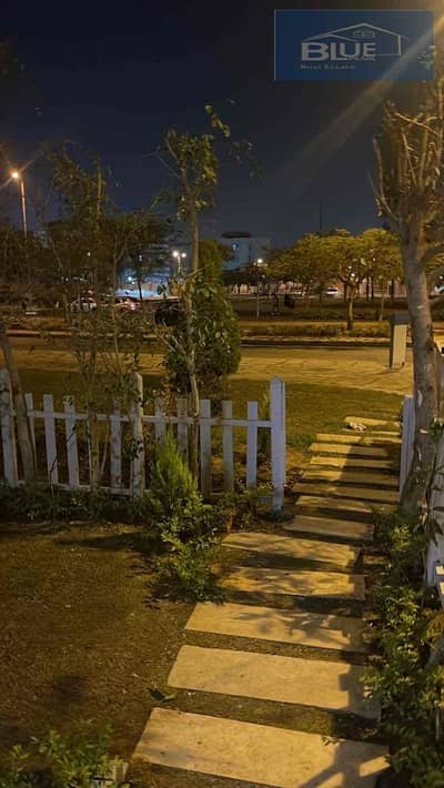 Furnished apartment for rent. 3 bedrooms with a private garden in front of South Park