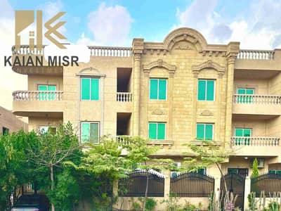 شقة امامي لقطة ٢٣٠ م بڤيو جاردن مفتوح متشطبة الترا سوبر لوكس فى ارقى احياء الفيلات بمدينة الشروق