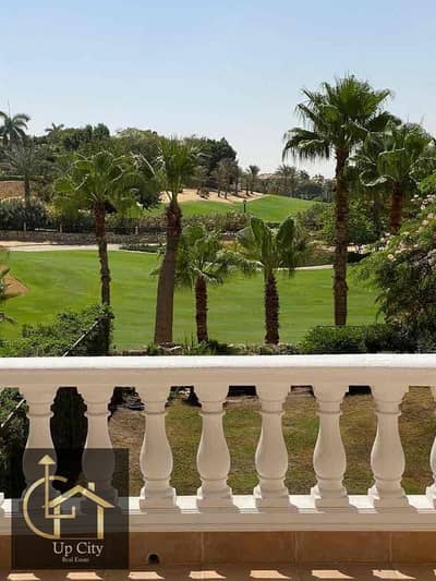 فيلا مميزه في القطاميه هايتس إطلاله مفتوحه علي الجولف مباشره بسعر مميز جدا