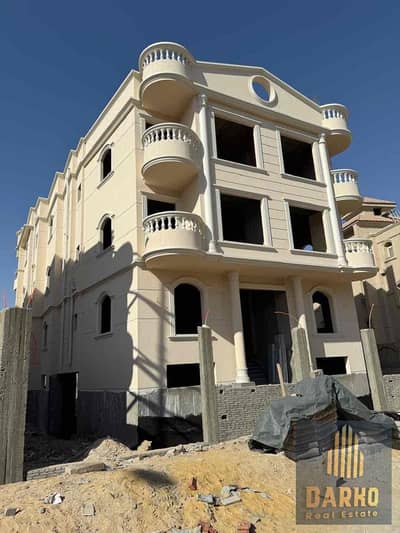 شقة ١٨٠م غرب سوميد دبل فيس علي المحور بجوار مجمع البنوك وجامعة مصر استلام فوري بسعر رائع لسرعة البيع موقع لن يتكرر فرصة دور ثاني