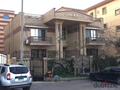 فيلا فاخرة للبيع التجمع الاول  في البنفسج الفردي فيلات امام الووتر واي