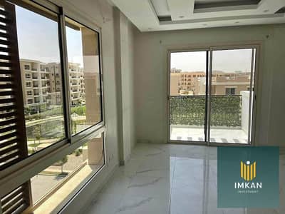 شقة (4غرف) فى اميز مرحله للبيع بالتقسيط على 12 سنة فى كمبوند تاج سيتى Taj City  او بخصم 50 % على الكاش