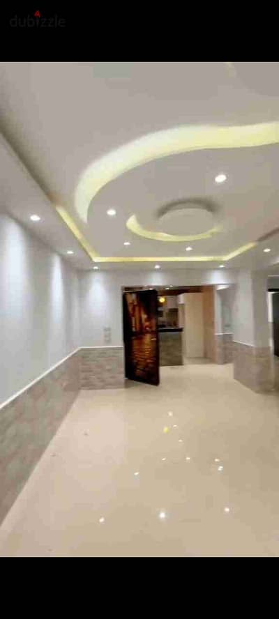 Apartment with a private entrance and a garden in Sheikh Zayed