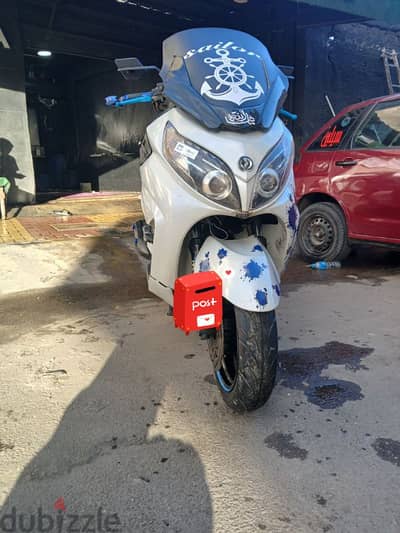 للبيع اسكوتر maxsym400i رخصه 3سنين باسمى