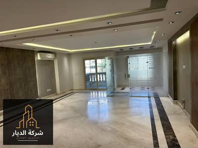 مكتب للإيجار بشارع البطل أحمد عبد العزيز بالدقى مرخص إدارى                                                                                           ,