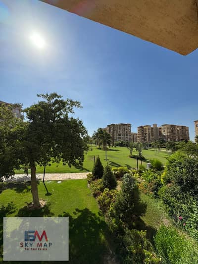 شقة للبيع في مدينتي 135 متر نموذج 200 في اجمل مرحلة B2 جاردن فيو وشارع رئيسي