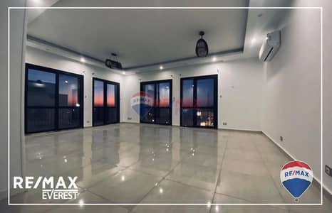 شقة فاخرة للإيجار في كورت يارد بيفرلي هيلز – بالمطبخ والتكييفات