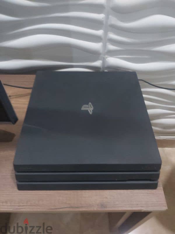 Ps4 Pro 1 TB With controller and games 1