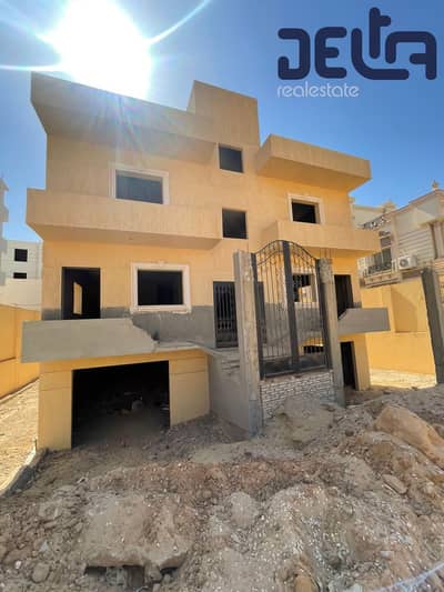 Villa for Sale in Al-Seyahia Al-Shamaliya Al-Thalitha (The Third North Touristic Zone), 6th of October, located behind the Shooting Club