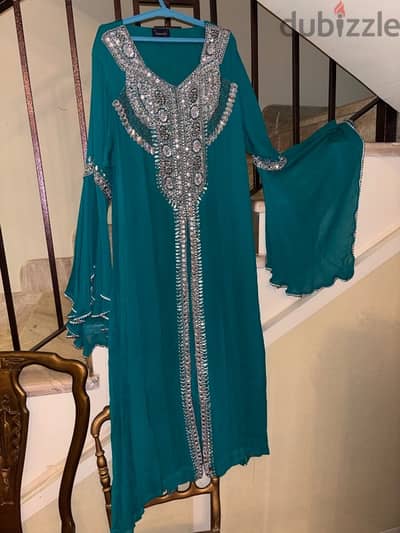 عباية رائعة مشغولة عباية رائعة مشغولة