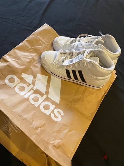 جزمة adidas من امريكا اصلي و جديدة مقاس ٤٣