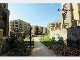 شقه ارضي للبيع بالفرش و الاجهزه كمبوند ذا فيليج بالم هيلز بالتجمع الخامس  بجوار الجامعه الامريكيه و  ملاصق لمول بوينت 90