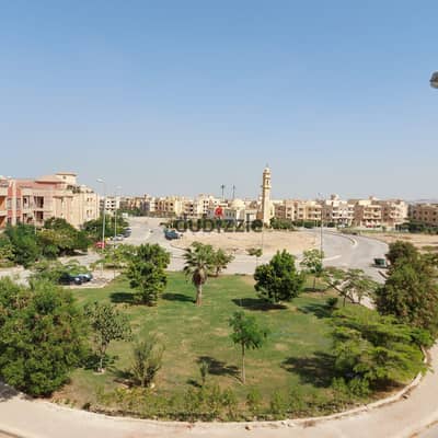 For sale, a 175-square-meter apartment in Sheikh Zayed, the Seventh District (elevator in the building). The apartment is sea view.