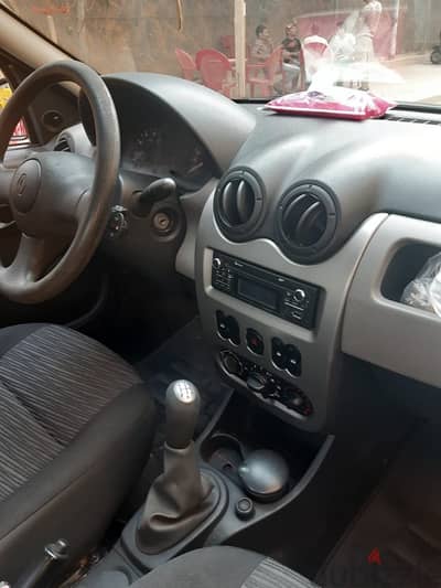 Renault Logan 2013