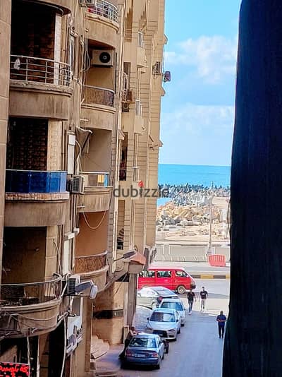 شقه للبيع بشارع الطفوله السعيده ثالث نمره من البحر بسيدى بشر بحرى السرايا ١٥٠ م ثلاث غرف وريسبشن ثلاث قطع حمام ومطبخ الدور التانى والبرج 10 ادور